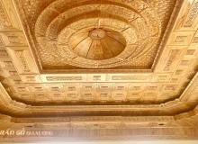 Trần gỗ xoan phòng khách - ốp vách tivi