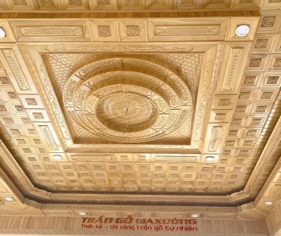 Trần gỗ pơ mu phòng khách và hành lang