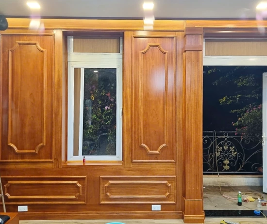 Ốp tường phòng ngủ gỗ gõ đỏ Pachy